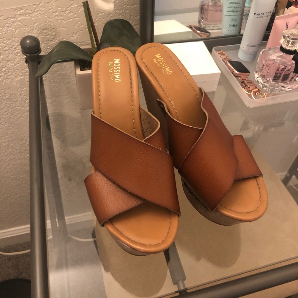 Mossimo — Tan Wedges